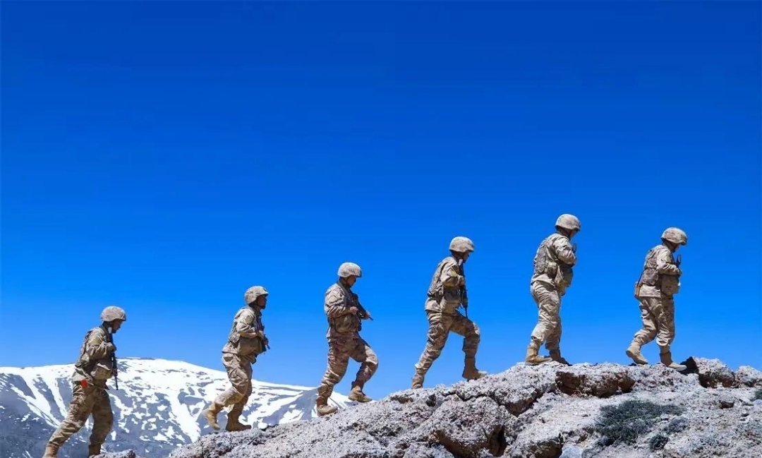 兵者，国之大事，当兵者，以忠诚铸就荣光，从军的路，风雨兼程，却是最美的...