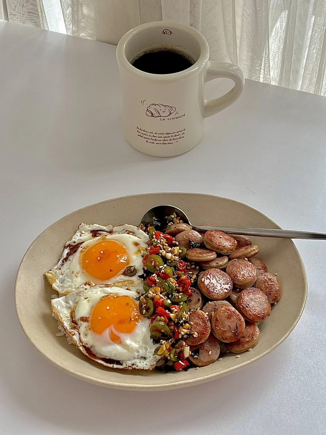 ☀️周末的早午餐｜巨好吃的香肠煎蛋老式拌饭