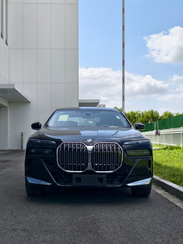 BMW 7系，从容驾驭，驾享由心