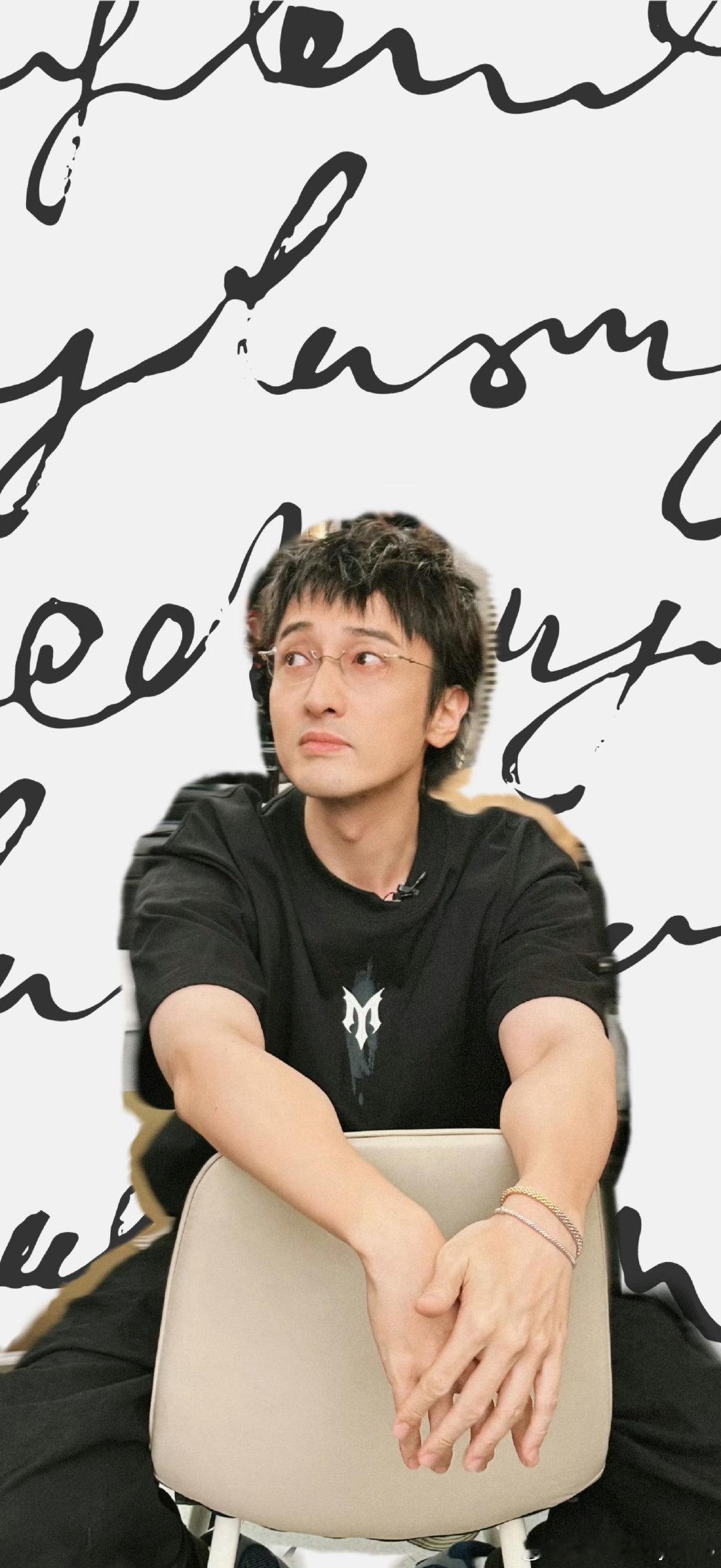 手搓了几张君哥手机壁纸 
可自取 要无水印也可私
 
（前几天看营销号尬黑看的难受
后来看到各个老师们天天蹲上下班出图的
产出的 剪影视cut的 还有同款分享的
突然发现与其去和水军辩论长短 不如专心安利
 
此男真是越成熟越有魅力啊
小轿车变法拉利了(bushi[喵喵]

#披荆斩棘##王传君[超话]# ​
