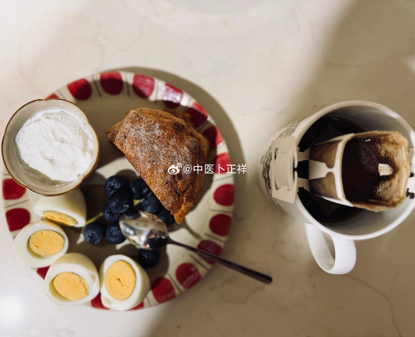 Good morning!
今天是节后的第一天，
以为会很堵车，特地早起，
结果发现竟然还好，
人算不如天算[鼓掌]
不过早起一点，不慌不忙的也挺好。
祝大家返工第一天工作快乐[doge] ​