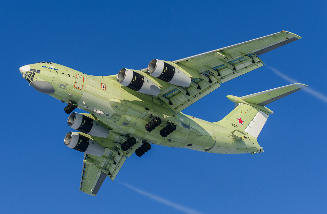 #亚太装备动态# 伊尔-78MK-90A空中加油机，印象中俄罗斯空天军自己也没有正式装备啊。
如果网上的传闻属实，难不成这第一架伊尔-78MK-90A空中加油机量产型要装备我军。
有一说一，相比于传统的伊尔-78空中加油机，最新的伊尔-78MK-90A空中加油机的确好看。 ​