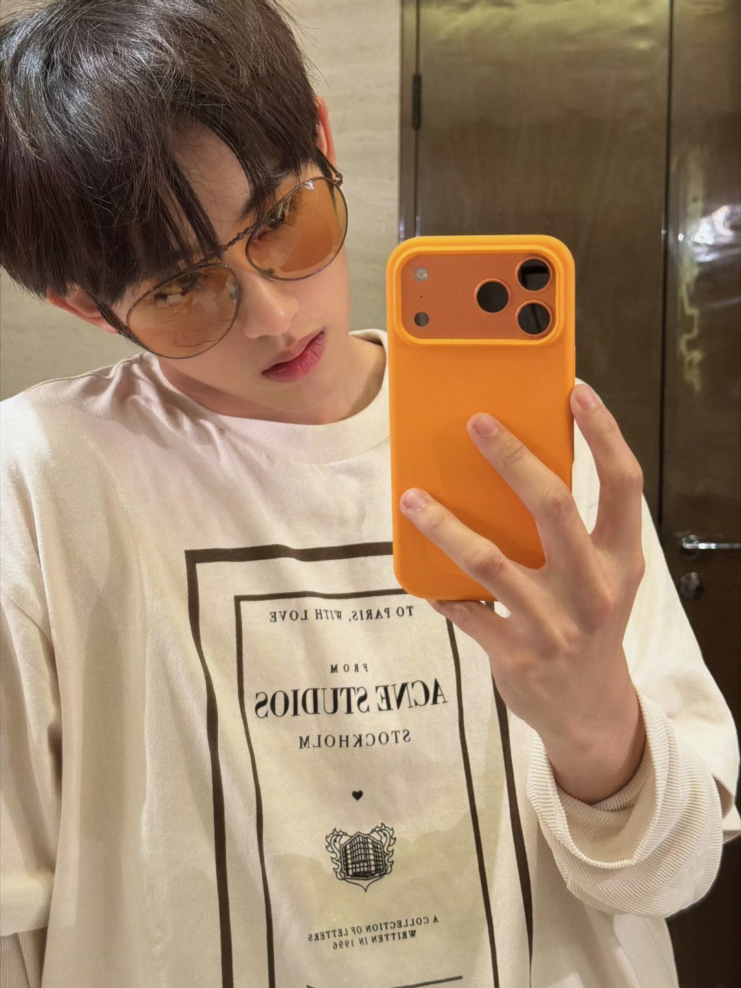 #董思成1028生日快乐# ☁️#董思成恰逢春# 
那些 winwin.和他的iPhone17promax.自拍🤳
[爱你][爱你][爱你]
怎么拍都很帅
[送花花][送花花][送花花]
不愧是我们自拍的神[打call]
​