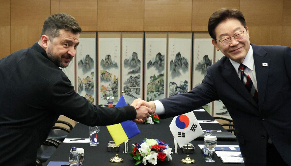 本来是私下达成的协议，泽连斯基转头就到联合国大会上把韩国给卖了，没信誉就算了，乌克兰还牛气冲天。回应称乌克兰“没有承诺保密”，这不就是在羞辱韩国，难怪韩国特别不爽坚持要求对方道歉。
