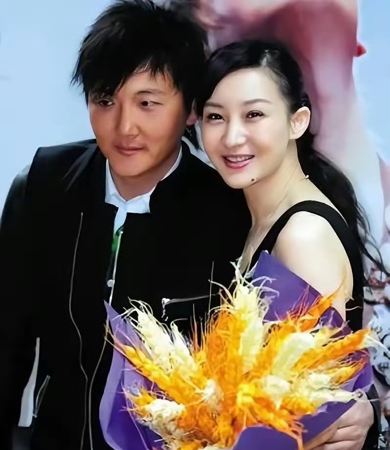 1999年，成名后的孙楠抛弃了同居10年的女友辛欣，转身娶了神交已久的买红妹。10年后，买红妹生完二胎，孙楠却说：“我爱上别人了，她还怀了我的孩子，我们离婚吧！” ​​​受伤的都是我们女人，我们女人喜欢一个男人都忘不了，可男人新鲜感一过，什么都忘了，男人都靠不住，只有靠自己，重感情的女人一辈子都在为