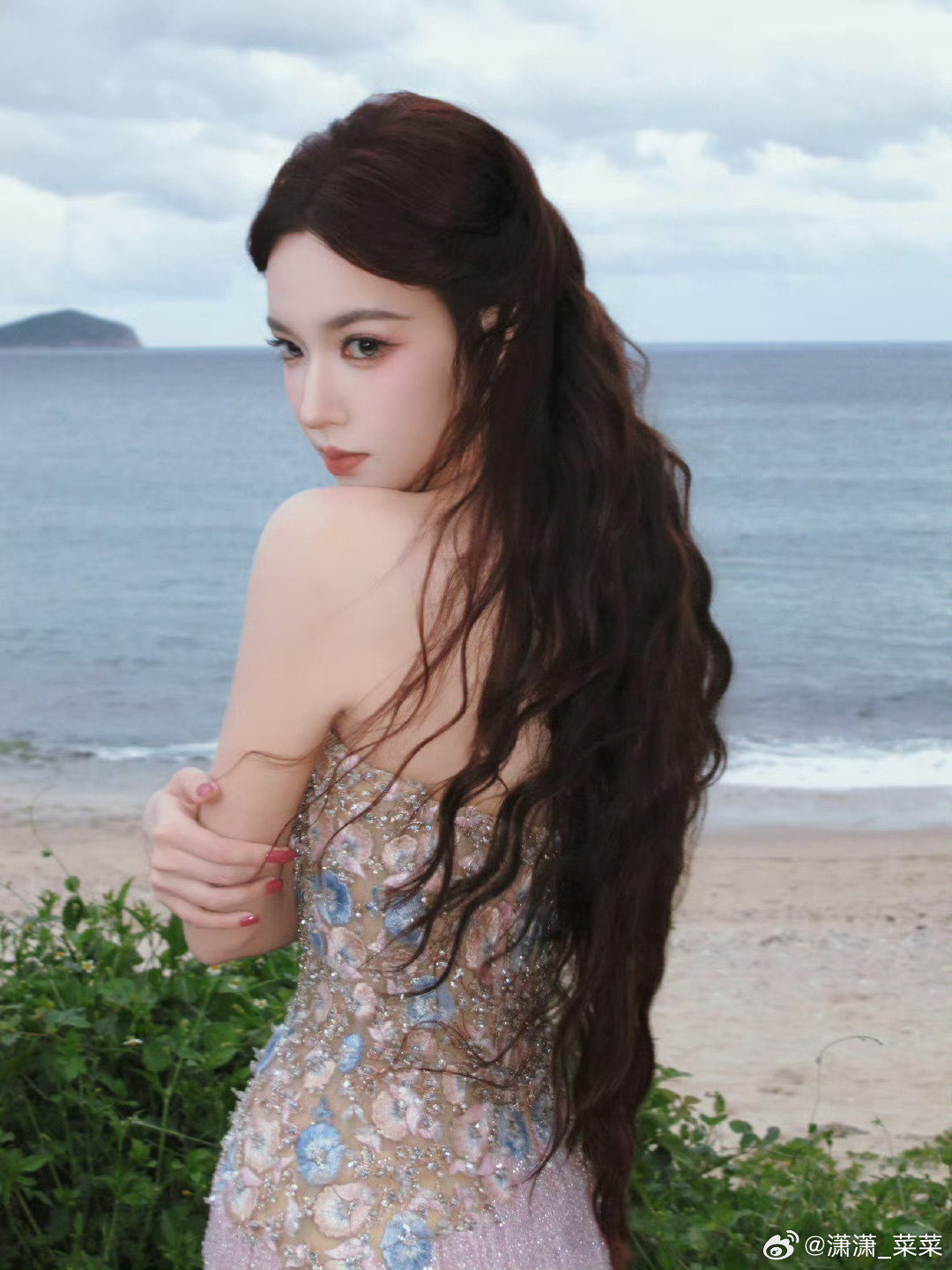#程潇[超话]# 海与暮色 佳人自成风景.#程潇# ​