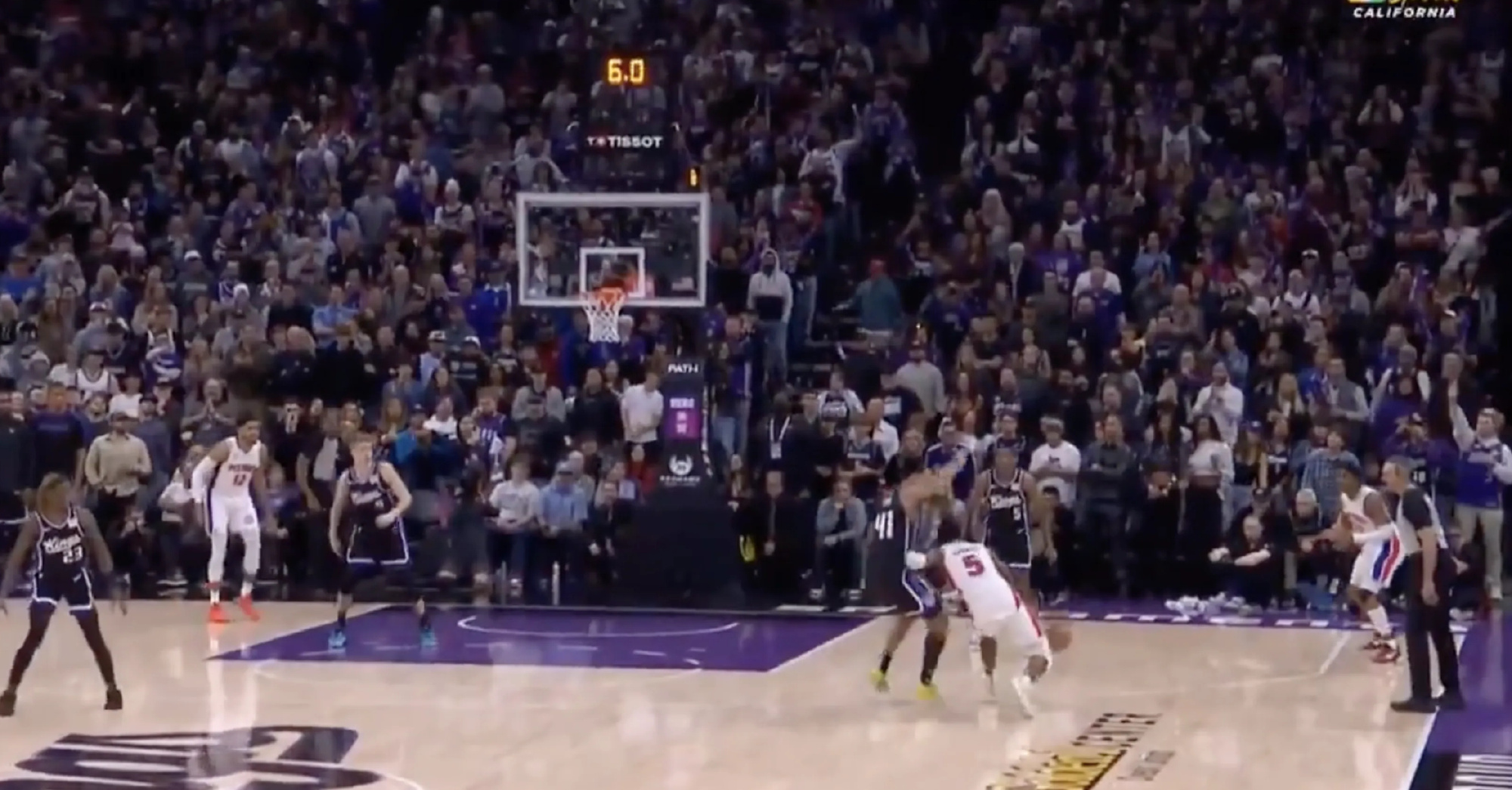 早有先例！美媒回顾两年前迈克-布朗暴怒批福克斯名场面  NBA总决赛第...