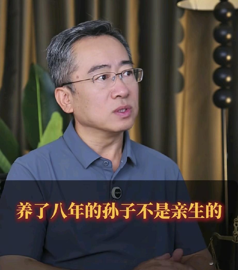 “有苦说不出！”老人儿子去世，儿媳拒绝孙子去守灵，心生疑虑的老人两次鉴定均显示孙子非亲生，于是要求儿媳返还孙子的扶养费用，和儿子的死亡抚恤金，法院驳回了老人的诉讼请求，原因是：亲子鉴定得由其父母提出，鉴定结果才有效，老人无奈，如今儿子已经去世，怎么让他提出，这不是纵容那些坏女人吗！

广西玉林，陆芳