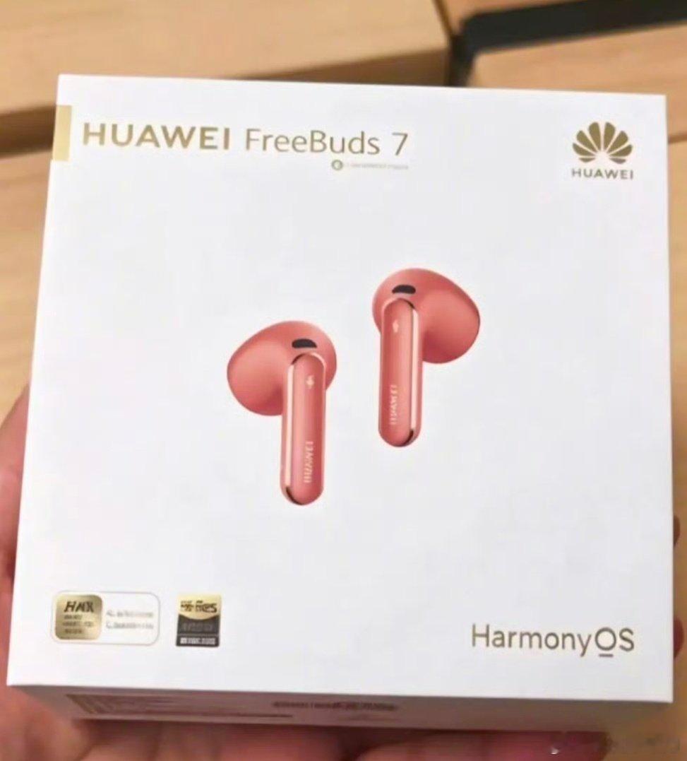 华为 FreeBuds 7 无线耳机曝光，取消家族式水滴造型设计，并搭载 HarmonyOS 系统，支持星闪连接等功能，预计售价维持前代定价！ ​