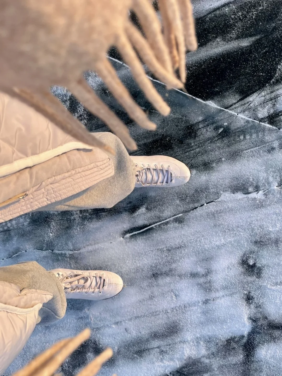 贝加尔湖会惩罚每一个不带冰爪的懒人！