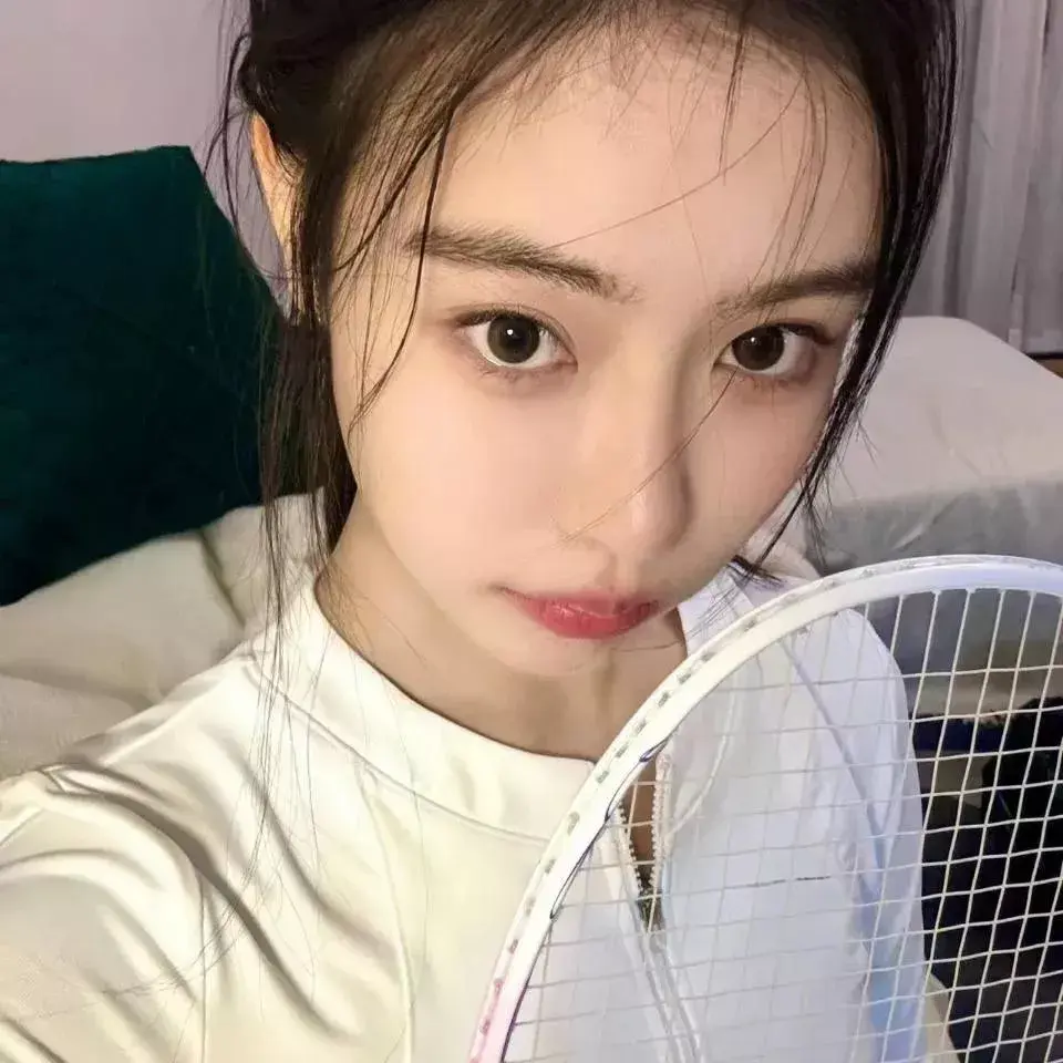 元气少女，网球拍自拍，清新自然美