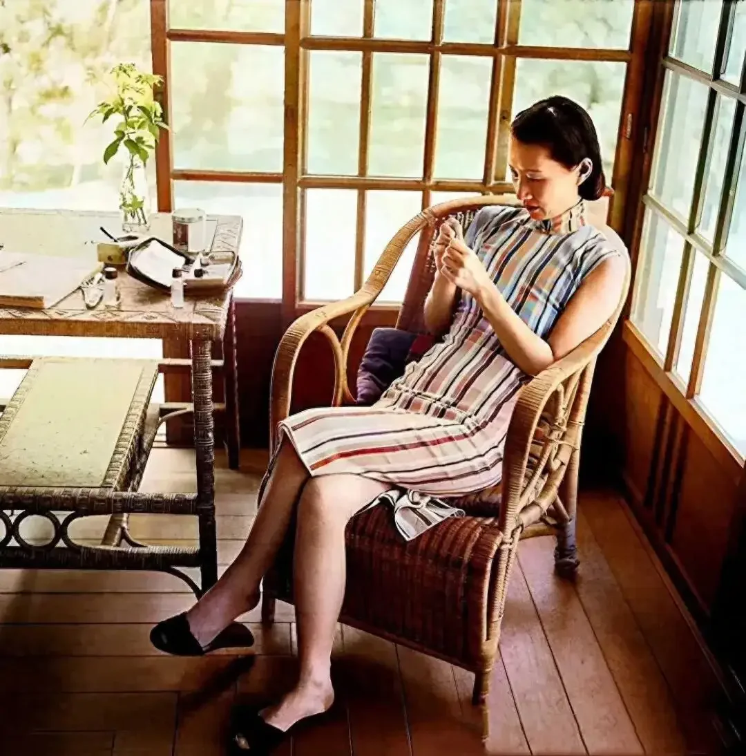 这是赵一荻（赵四小姐）的老照片。照片是张学良拍摄的，时间是1955年初夏，地点在