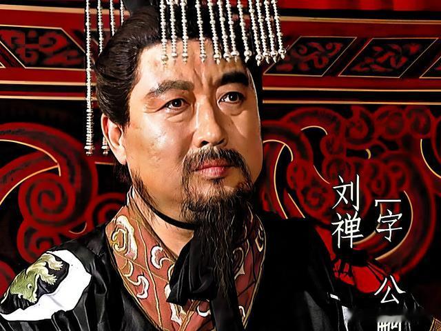 被千年舆论误导：刘禅从不是昏君，是顶级隐忍帝王
 
千百年来，刘禅一直被贴上昏庸无能、乐不思蜀的标签，世人皆说他是扶不起的阿斗，葬送蜀汉江山、辜负刘备诸葛亮的心血。可拨开历史迷雾就会发现，我们都被世俗舆论骗了。真实的刘禅，非但不是昏君，反而是三国最懂得隐忍、藏得最深的智慧帝王。
 
世人评判刘禅，总