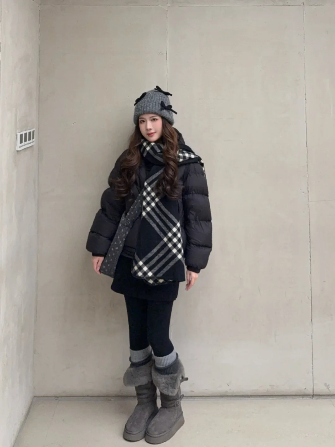 黑色羽绒服➕灰色雪地靴🐈‍⬛古早感look✖️2