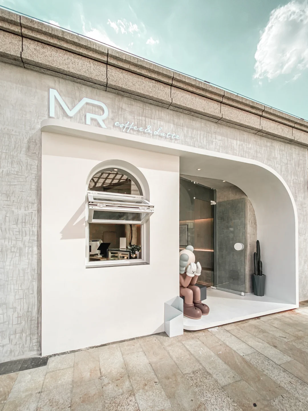 福州探店｜卡通玩偶当守门员的时尚咖啡店