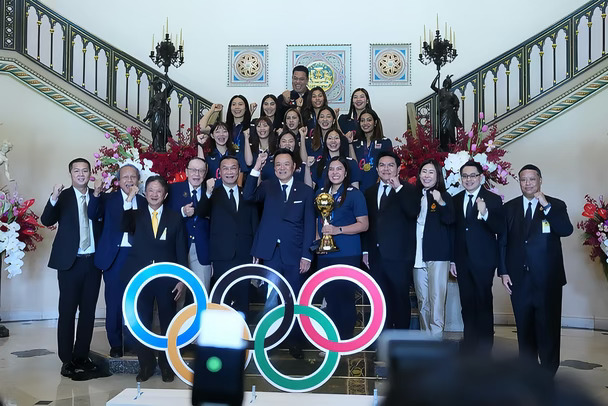 泰国总理接见女排国家队，并授予巨额奖金