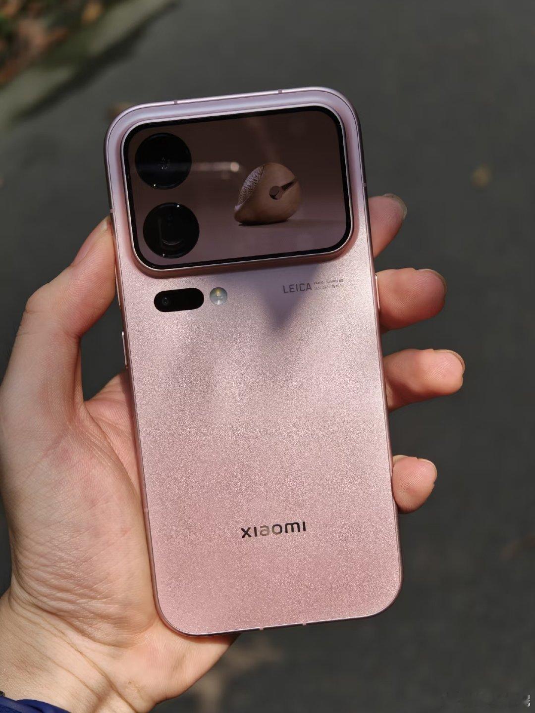 网传首销周激活量新鲜出炉：小米18Pro系列——20.3W±
OPPO Find X10系列——10.9W±
vivo X500系列——7.4W±
这个数据相比去年确实不太理想，今年存储和SoC大涨价影响挺大的，我挺期待华为Mate90的周激活量[不愧是你]#数码闲聊站晒安卓旗舰首销周激活量# ​