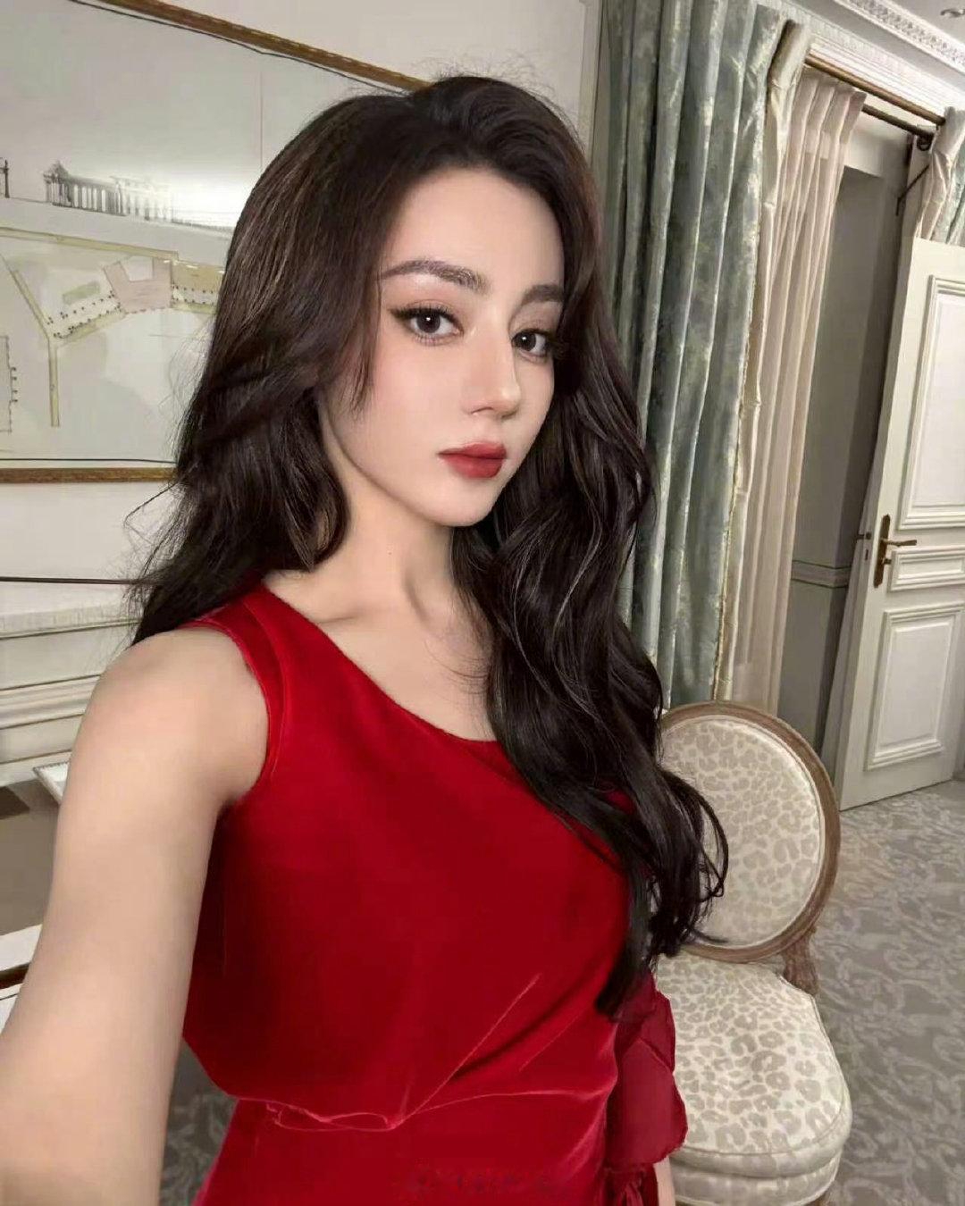 #迪丽热巴[超话]##迪丽热巴安旎# dlrb#迪丽热巴公诉# 

一个背影就能认出来你叫我怎么忘

​