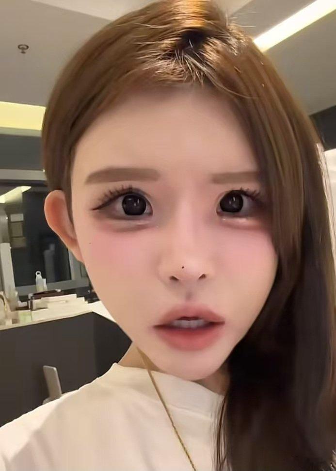 #珍妮佛梓自曝变性后遗症##珍妮佛梓变性后遗症#珍妮佛梓聊起和普通女生的身体差异，会出现漏尿现象，安睡裤是她的常用物品。 ​