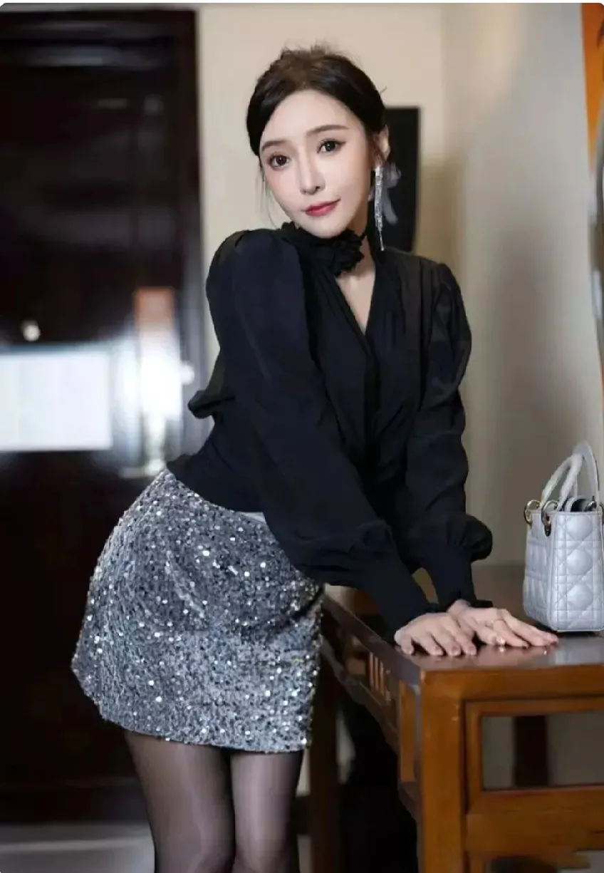 今天为大家呈上国内极品模特王馨瑶的精彩写真。这位小姐姐拥有令人称羡的姣...