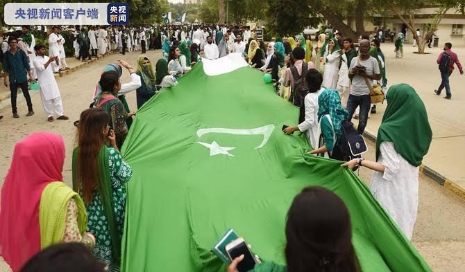 巴基斯坦民眾街頭狂歡慶賀獨立日-圖3