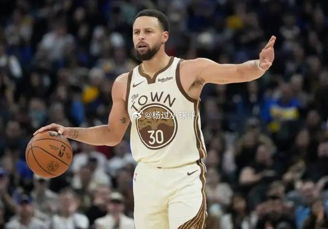 nba 勇士准备为Stephen Curry提供1份天价合约　邀请他留在金州退休金州勇士准备给Stephen Curry比顶薪合约更有价值的东西，最大程度的控制权。从美国时间周六开始，Stephen Curry以签下1份为期两年、价值1.367亿美元的续约合约，这份合约将使他留在勇士直至2028~29球季。加上本季约6250万美元的收入，这份合约将使他在未来3年内的总收入超过1.99亿美元，并将使他效力勇士直至41岁。