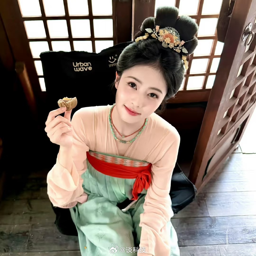 一个初中毕业选五年制大专的常州姑娘，从淘宝模特拍MV起步，一路演到S...