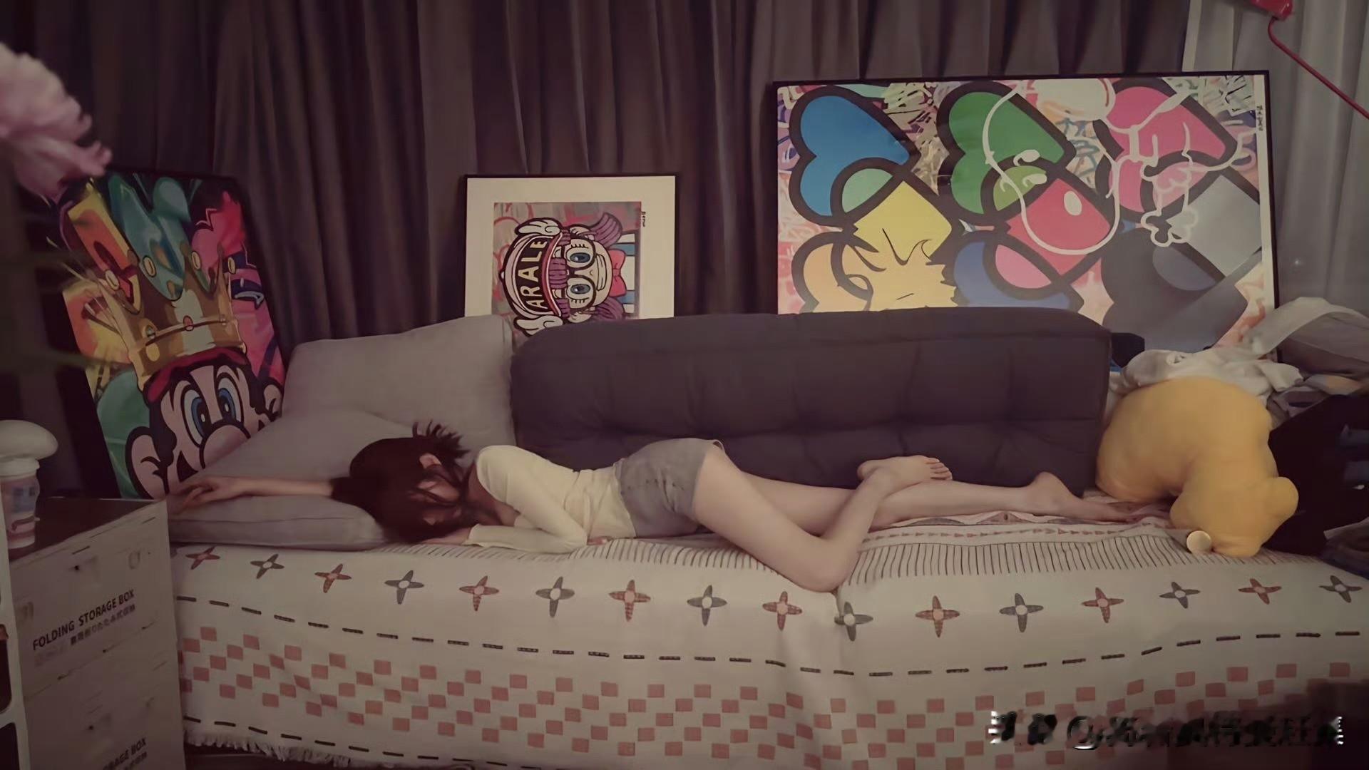 杨超越这也算擦？  现在拍点有曲线显身材的照片，就有人急着贴标签，搞得...