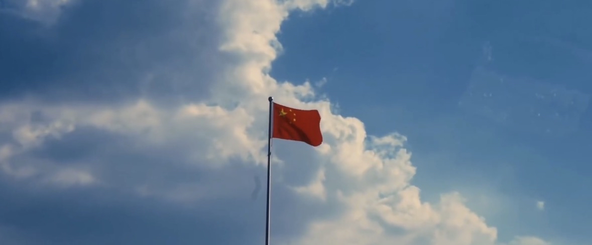 青年演员的家国浪漫，张凌赫国庆晒国旗