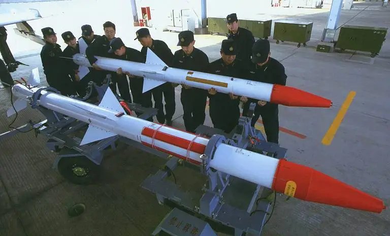 海外谈：PL-12与俄罗斯9B-1103M导引头
一个颇有意思的细节是，空军于2005年前后开始装备的早期国产PL-12空空导弹，其研制过程中曾涉及俄罗斯阿加特科研所（Agat Research Institute）提供的相关技术与部件，尤其与9B-1103M系列主动雷达导引头的发展存在联系。

9