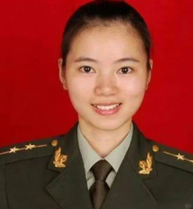 武警最美朱玲烈士，为避免重大事故而殉职，牺牲时才30岁！ 早起第一个致敬给巾帼英雄！ ​​​
