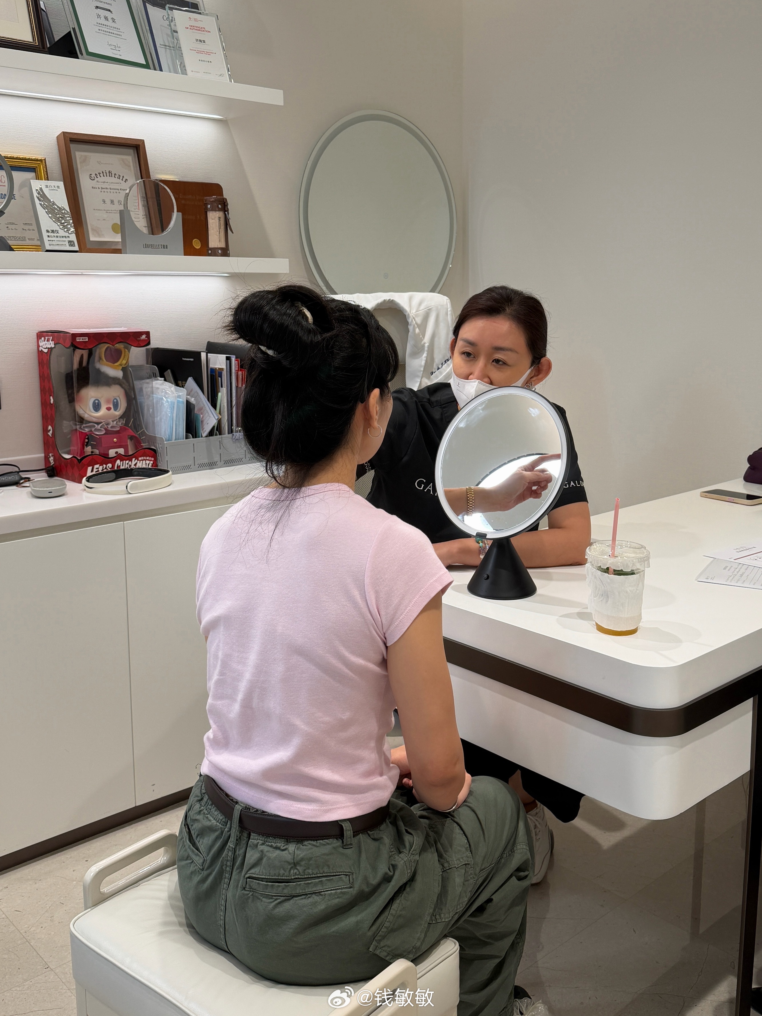 今天两位来体验眼周/口周K衰卡的小姐姐们都顺利完成啦 两位都是超级老粉...