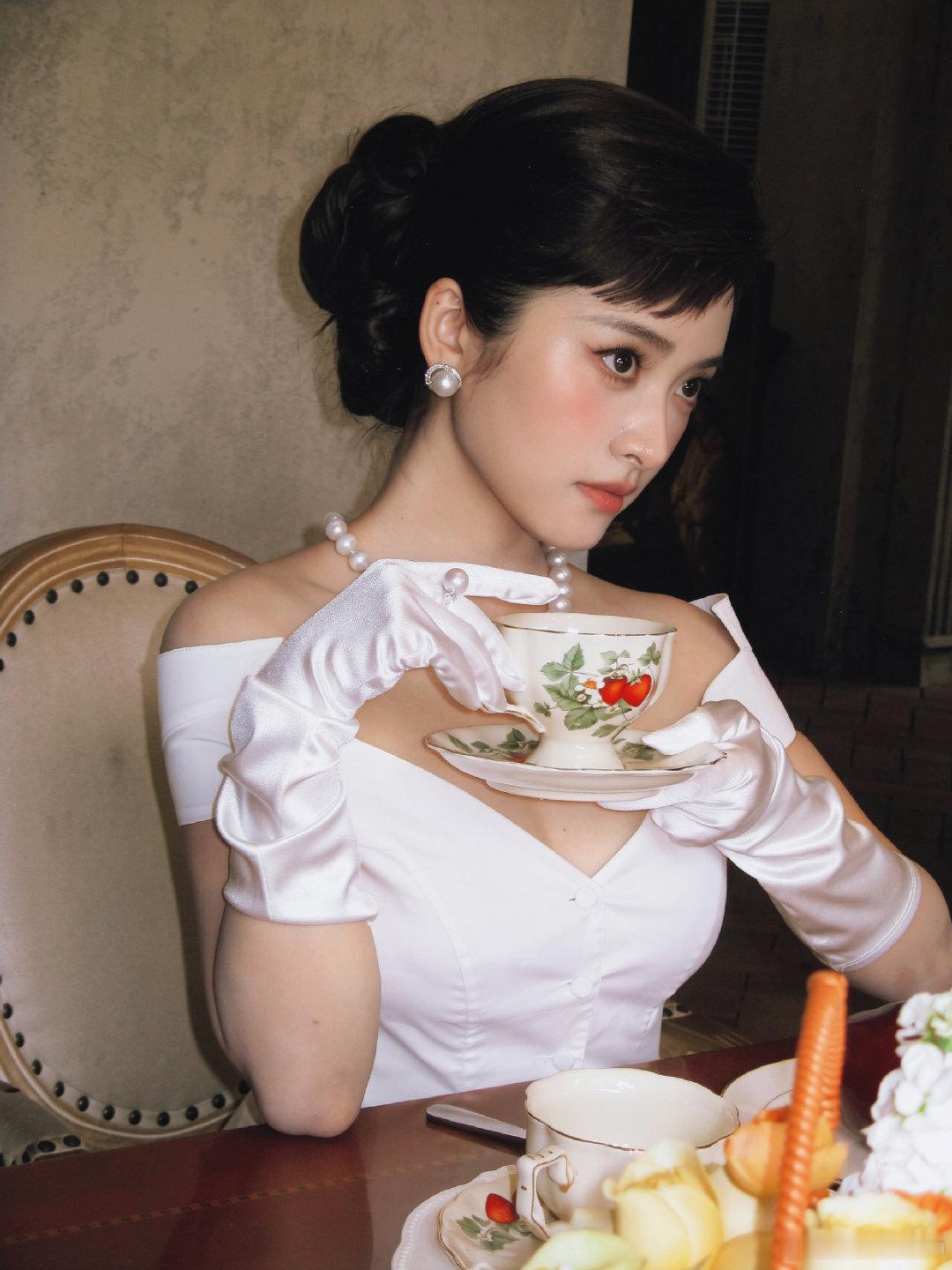#沈月阿七# [哇]#沈月七月的一天# 
每天发帖 期待阿七​