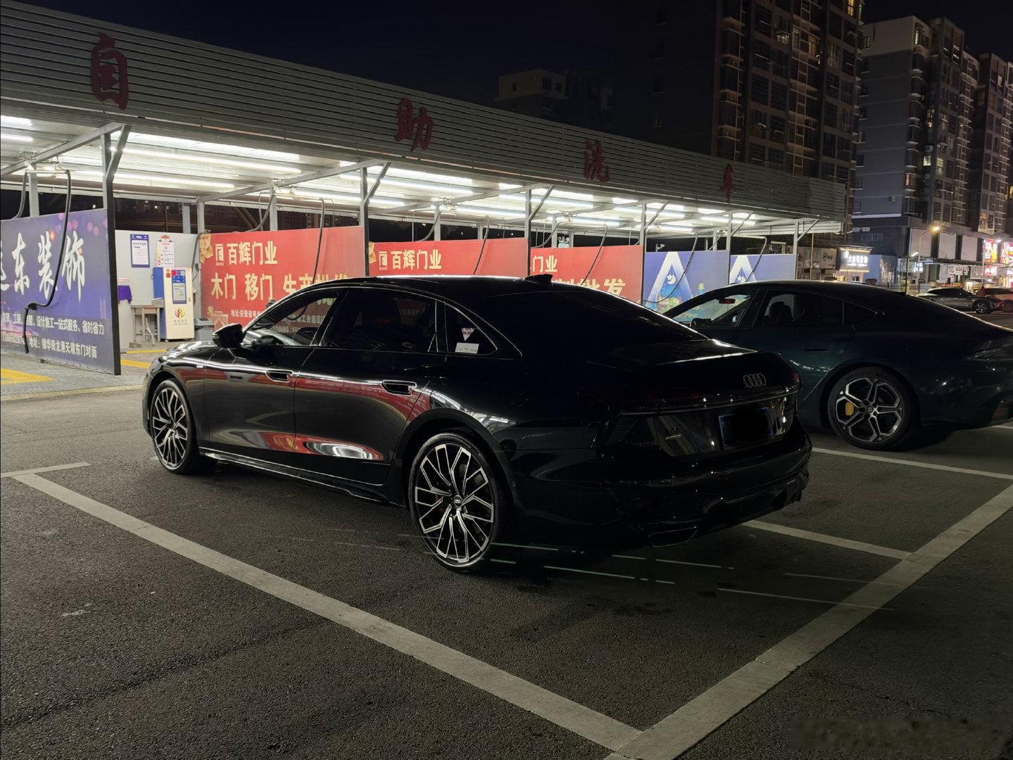 撸完车以后发现18p的炫光…有点无语！差不多的角度，华为就没有[淡淡的]#iphone18pro# ​