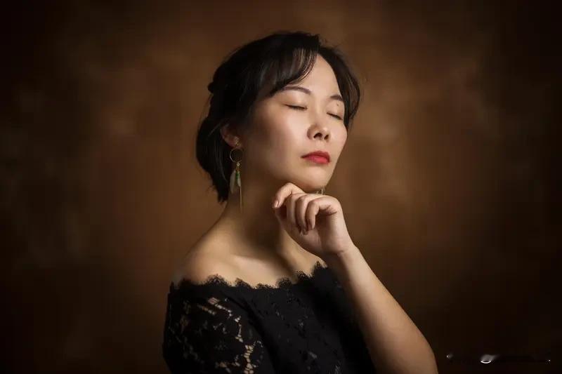 少妇的妩媚轻熟女人味，那简直是一种独特的魅力。就像在直播里看到的那些性...