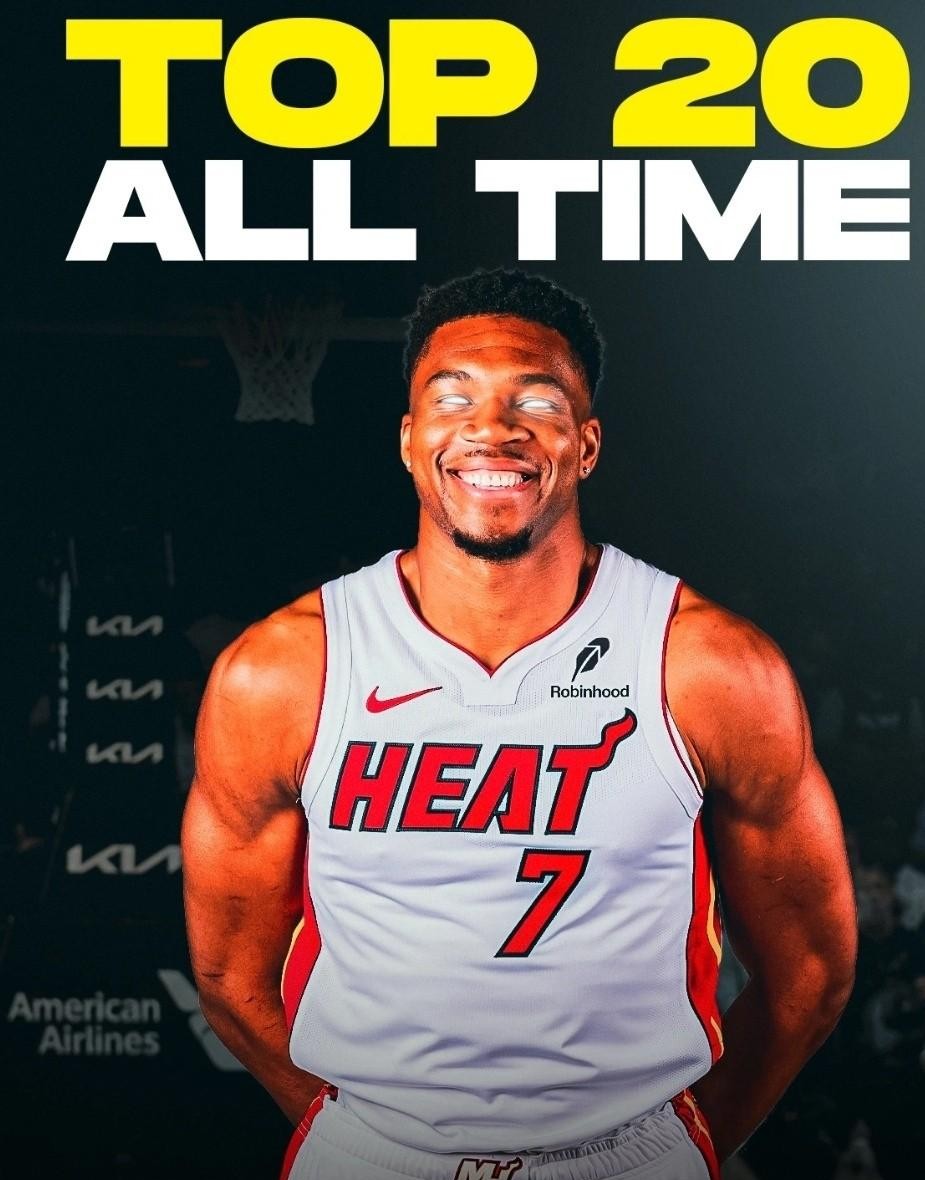 字母哥直接在采访里摊牌了，放话自己已经是NBA历史前二十，下一个目标就是冲进历史前十。
换个年轻球员敢这么狂，早被球迷喷得找不着北了。
但他把家底抖落出来，你还真不好反驳。
两个常规赛MVP，一座总冠军奖杯加FMVP，外带一个最佳防守球员，在攻防两端全给填满了。
大前锋这个位置上，除了圣安东