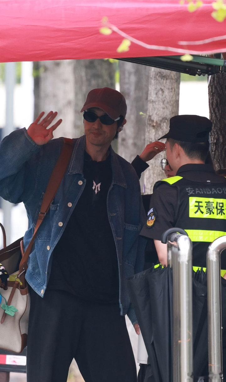 王传君、唐九洲、邵子恒、王啸坤、曾辉、孙楠等哥哥上班啦，训练加油[打call]冲冲冲
#披荆斩棘[超话]##披荆斩棘##披荆斩棘2026# ​
