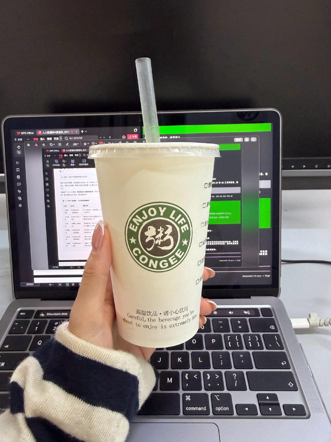 今天早八是小米粥配电脑课，好神奇啊，跟着老师的指引充值了token 居然真的让pi 跑起来了哈哈哈。平时哪里会晓得打开这个终端嘛，对于文科生来说，这玩意真是让人眼前一亮呀。 ​