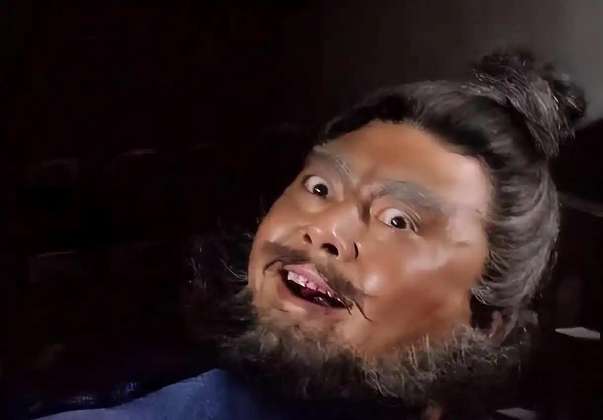 刘备率军打孙权，还没出兵，张飞就被部下刺杀了，刘备还未开战，就已经折损一条臂膀，这对刘备来说，不是一个好兆头。

面对群臣多人劝阻，但是刘备没有丝毫退缩，毅然出兵去打孙权。

《三国志·张飞传》记载：先主伐吴，飞当率兵万人，自阆中会江州。临发，其帐下将张达、范强杀飞，持其首，顺流而奔孙权。

最终的