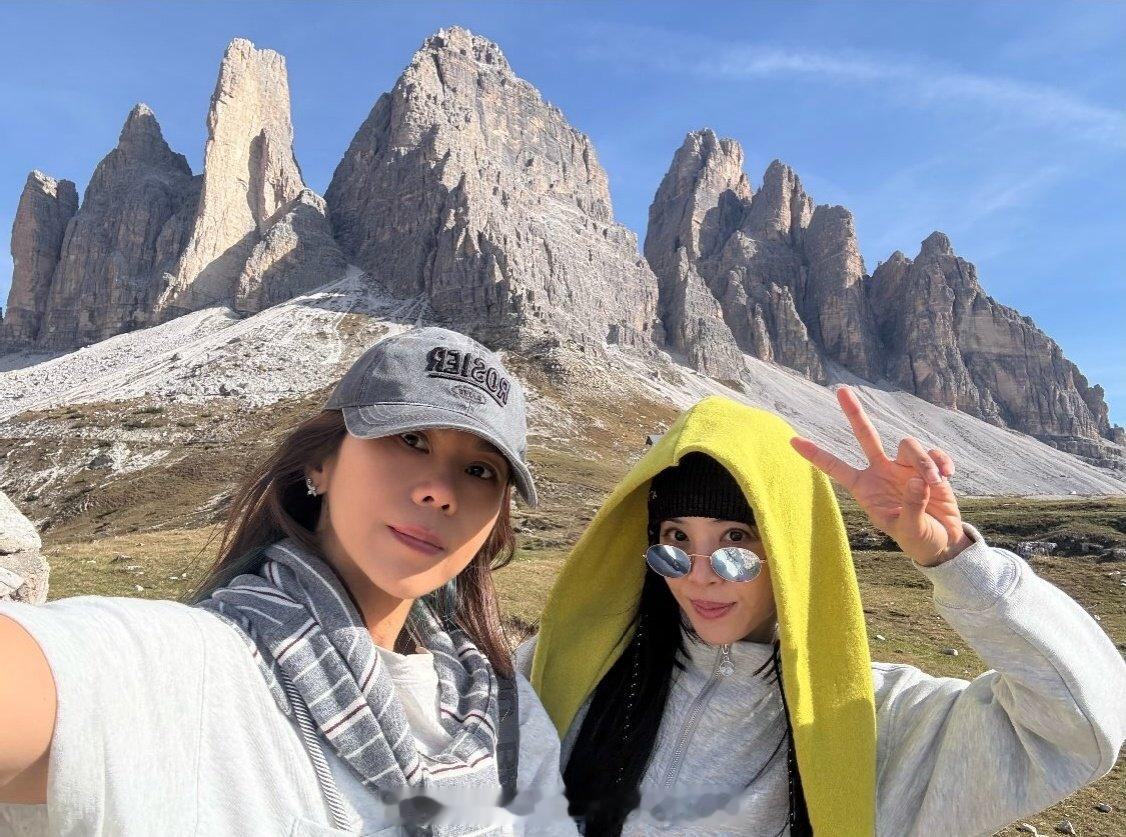 #蔡依林[超话]# 
與Tanya合照 
#蔡依林蔡健雅一起旅游# ​