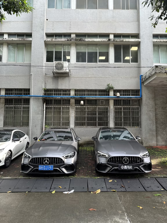 amg山灰还是太令人着迷了，搭配c63套件，质感拉满#奔驰c级#奔驰c260l#撸车日常#奔驰c#奔驰