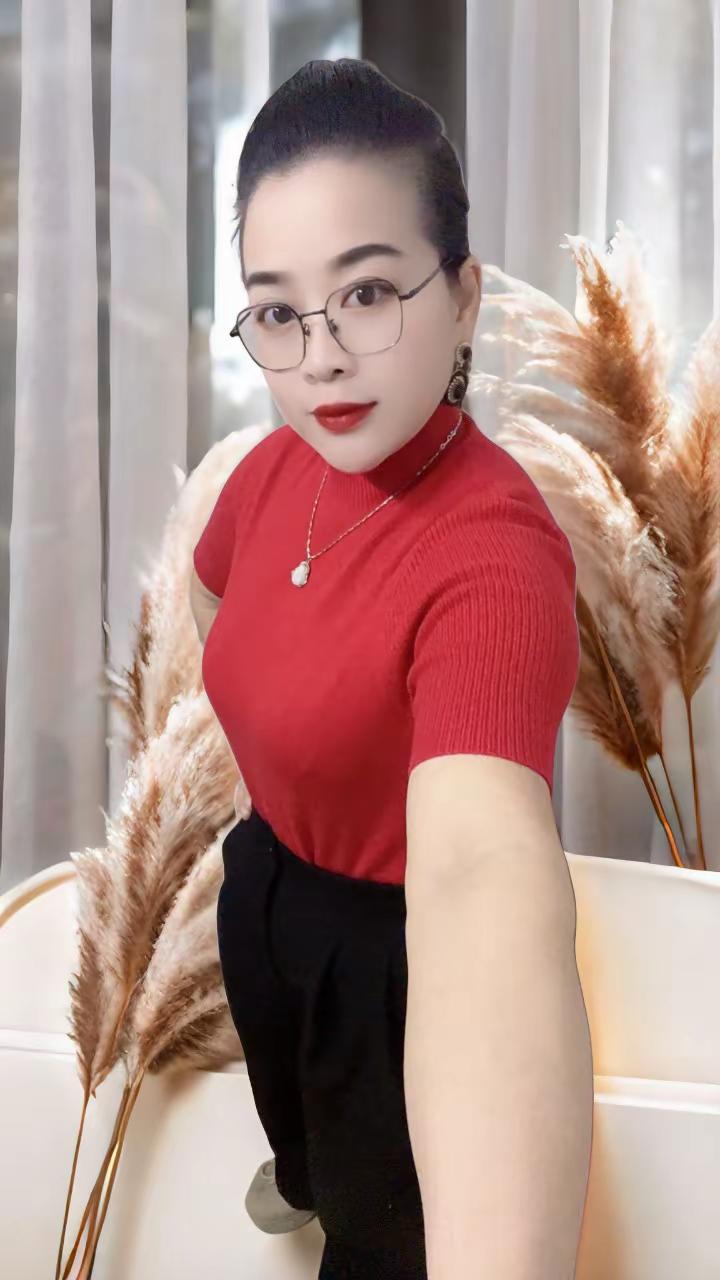 <p>气质女人 优雅气质 <!--{img:0}--></p><img...