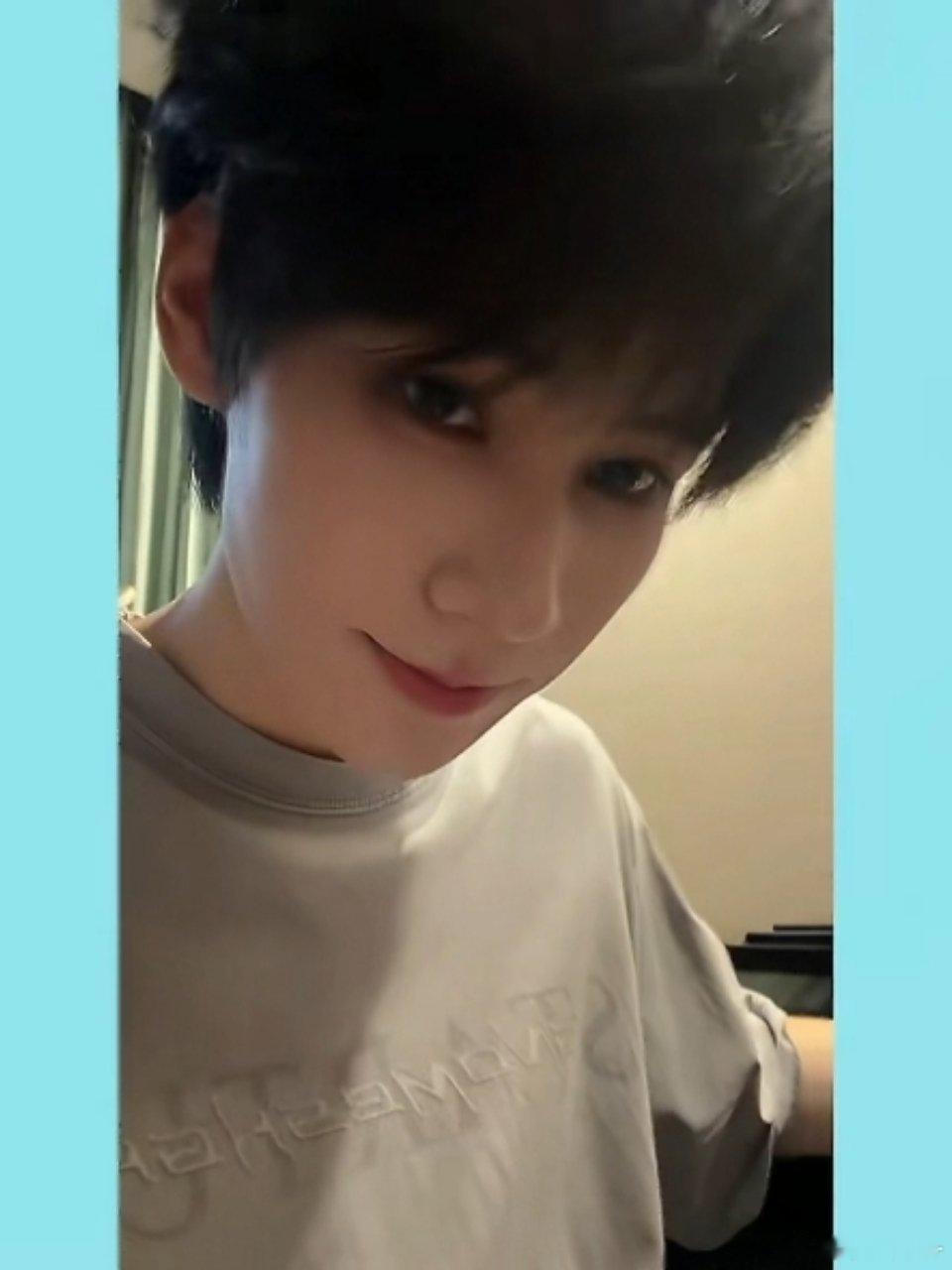 好明艳……好清纯……好明艳……好清纯…… 好明艳……好清纯……好明艳…...