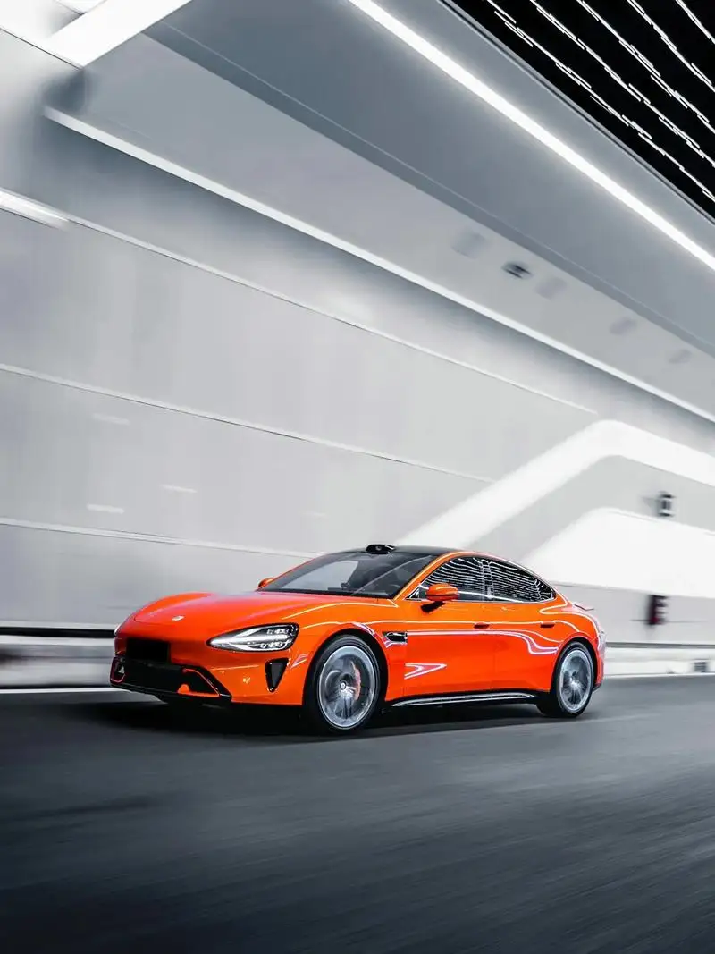 绝版时刻：小米SU7熔岩橙，为何帅到不敢买？  雷军一句“很帅！但敢买...