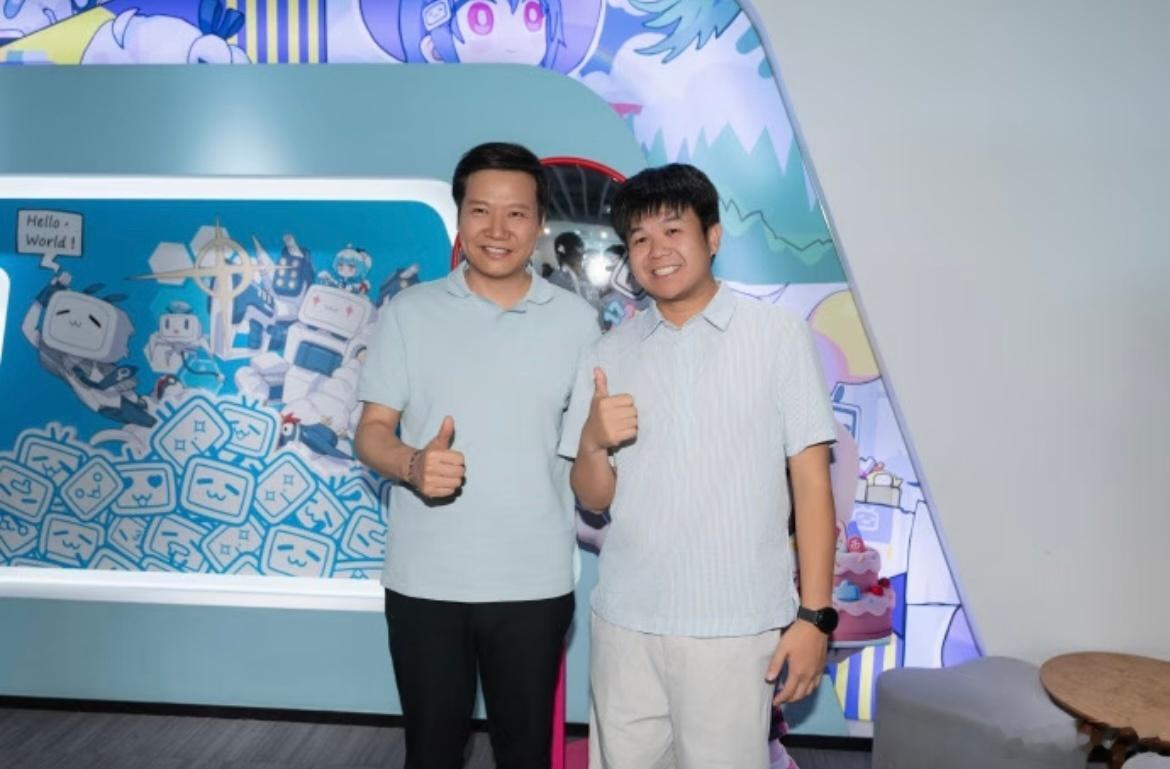 雷军及车企老板扎堆B站深层逻辑｜懂宝领跑Apex游戏垂直服务赛道
彭格社作者 | 李文   记者 | 罗国娟
9.18 彭格社今日新闻报道

雷军们为何扎堆B站？车企大佬入局背后的底层逻辑

小米汽车交付的关键节点，雷军行程排得满满当当，却特意抽出时间到访B站总部。现场大屏循环播放着经典鬼畜作品《Are you O ​
