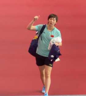 #王曼昱48年来首位两夺亚运女单冠军# 从张立到王曼昱，中间隔了48年。这48年里，国乒女单从未让金牌旁落，但没有人能两次登顶。王曼昱做到了，她成了这段历史里独一无二的存在。 ​