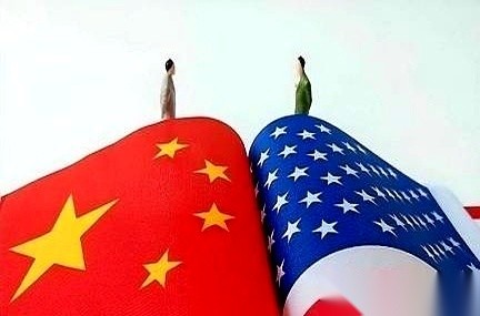 2026年8月，美国战争部官员在菲律宾当面放话，美国绝对不会退出亚洲。
他们转头就给那些拉拢来的伙伴提了要求，必须把更多的防务责任自己扛起来。
到了9月下旬，美伊双方还在围绕霍尔木兹海峡的开放通航和解除压力继续接触。
你仔细咂摸咂摸美国的这套操作。
过去比谁拳头大，比谁的军舰多、基地广，现在变了玩法