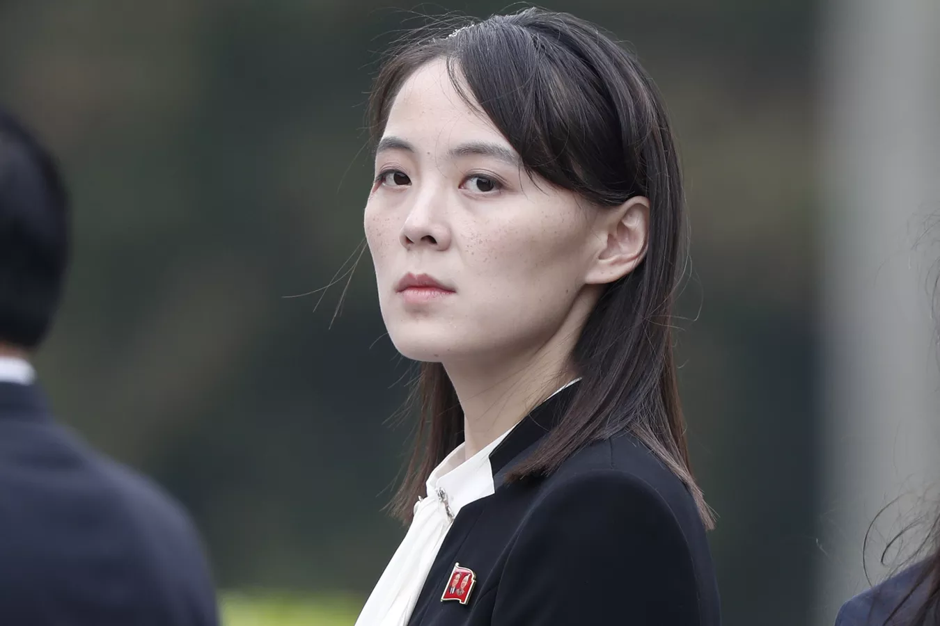 金与正8日发表强硬谈话，称韩国向朝鲜援助医疗设备的计划是“挑衅和侮辱”，并重申不会与韩国交换任何东西，两国敌对关系“绝不会改变”！

从表面看，韩国675万美元的援助计划符合国际社会对朝人道主义援助的常规逻辑——通过联合国安理会制裁豁免程序，向朝鲜提供急需的医疗资源。但金与正的激烈反应，本质上是对韩
