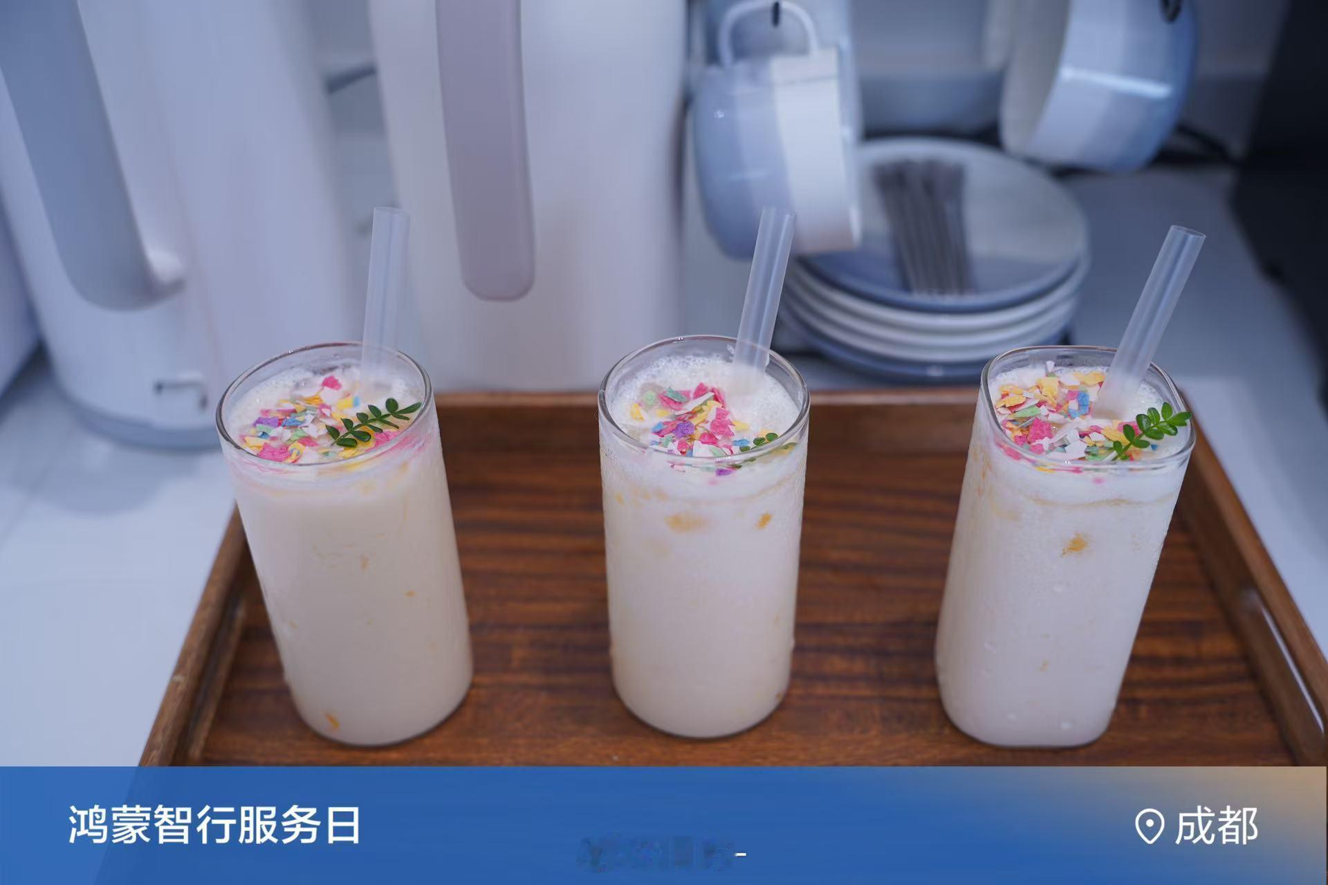 来门店贴车衣，同时洗车、充电、车辆维修一站式安排，体验感满满✨
店内开设智驾讲堂，专业讲师讲解智驾功能实操要点，不管是刚提车的新朋友还是老车主，都能学到实用用车知识。
夏日到店还有特色饮品，等待贴车衣施工的漫长时光，有一杯清凉饮品解暑。不用枯燥坐等施工，休息间隙听听用车干货。
从漆 ​