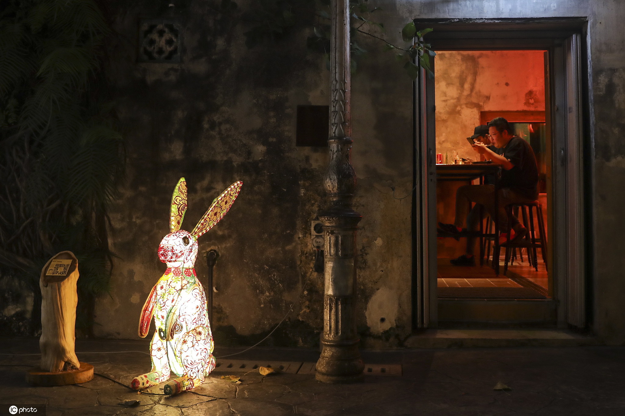 馬來西亞慶祝中秋 街頭巨型兔子燈吸睛-圖4